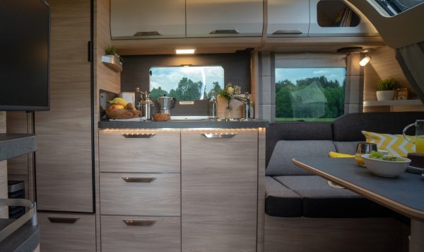 ktg-knaus-2018-2019-suedwind-cards-kueche